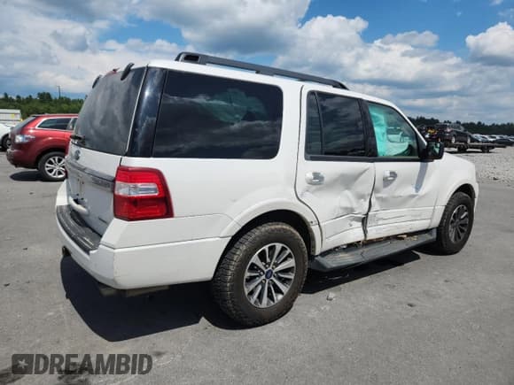 ✅ 2015 Ford Expedition XLT • VIN: 1FMJU1JT5FEF10391 • Lot: 68858225. Wystawiony na Copart z przebiegiem 178 509 mil. Bezpłatny archiwum sprzedaży aukcyjnych z USA i szczegółowy raport historii pojazdu na DreamBid. Zdjęcie 3.