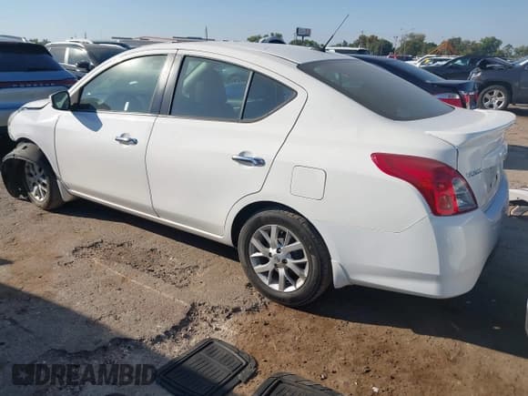 ✅ 2017 Nissan Versa S Plus • VIN: 3N1CN7AP4HL805780 • Lot: 43447789. Wystawiony na IAAI z przebiegiem 153 188 mil. Bezpłatny archiwum sprzedaży aukcyjnych z USA i szczegółowy raport historii pojazdu na DreamBid. Zdjęcie 3.
