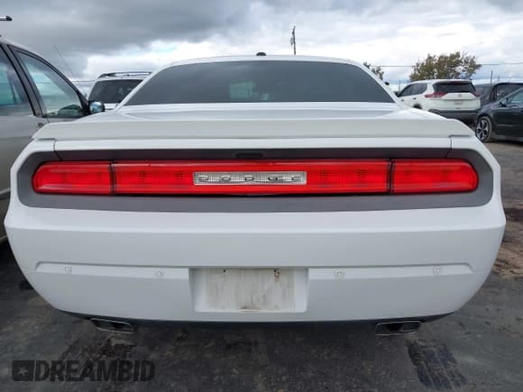 ✅ 2013 Dodge Challenger R/T Classic • VIN: 2C3CDYBTXDH528223 • Lot: 43759702. Wystawiony na IAAI z przebiegiem 203 806 mil. Bezpłatny archiwum sprzedaży aukcyjnych z USA i szczegółowy raport historii pojazdu na DreamBid. Zdjęcie 16.