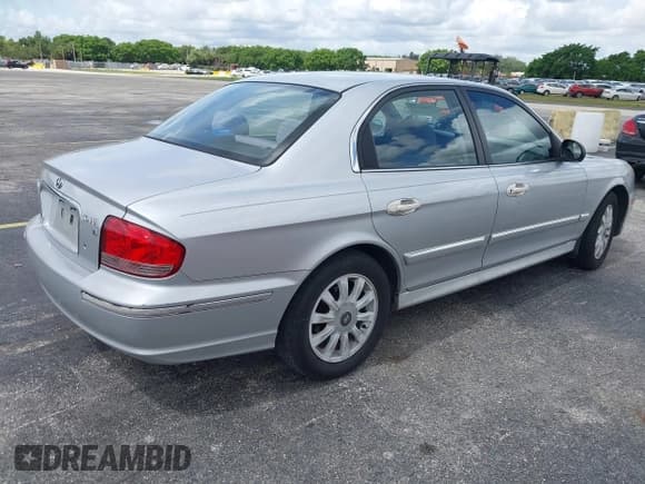 ✅ 2004 Hyundai Sonata GLS • VIN: KMHWF35H04A993889 • Lot: 42454777. Listed on IAAI with 210,343 mi. Free auction sales archive from the USA and detailed vehicle history report at DreamBid. Image 4.