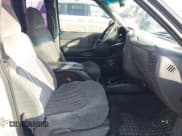 ✅ 2000 Chevrolet S-10 LS • VIN: 1GCCS19W5Y8313840 • Лот: 41592172. Опубликован ранее на IAAI с пробегом 245 967 миль. Бесплатный доступ к архиву аукционных продаж из США и подробный отчёт об истории автомобиля на DreamBid. Изображение 5.