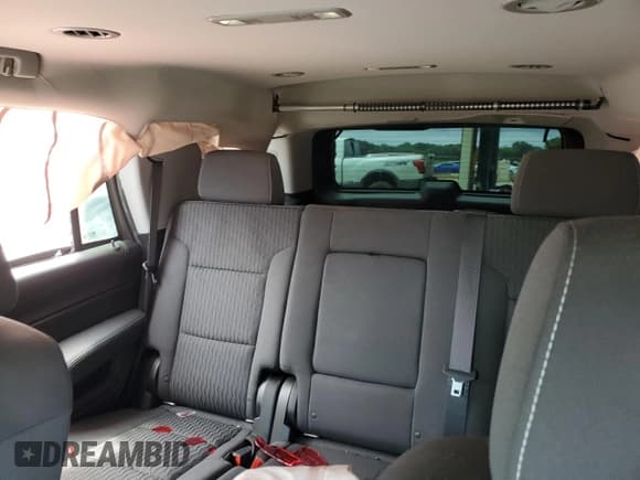 ✅ 2019 Chevrolet Tahoe LS • VIN: 1GNSCAKC1KR203904 • Lot: 61243435. Wystawiony na Copart z przebiegiem Nie podano. Bezpłatny archiwum sprzedaży aukcyjnych z USA i szczegółowy raport historii pojazdu na DreamBid. Zdjęcie 10.