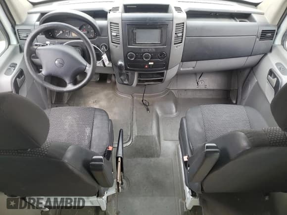 ✅ 2009 Freightliner Sprinter • VIN: WDYPF4AC995428926 • Лот: 44266745. Опубликован ранее на Copart с пробегом 178 136 миль. Бесплатный доступ к архиву аукционных продаж из США и подробный отчёт об истории автомобиля на DreamBid. Изображение 8.