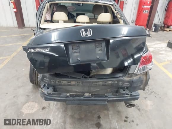 ✅ 2009 Honda Accord EX-L • VIN: JHMCP26839C001039 • Lot: 43748396. Wystawiony na IAAI z przebiegiem 168 757 mil. Bezpłatny archiwum sprzedaży aukcyjnych z USA i szczegółowy raport historii pojazdu na DreamBid. Zdjęcie 6.