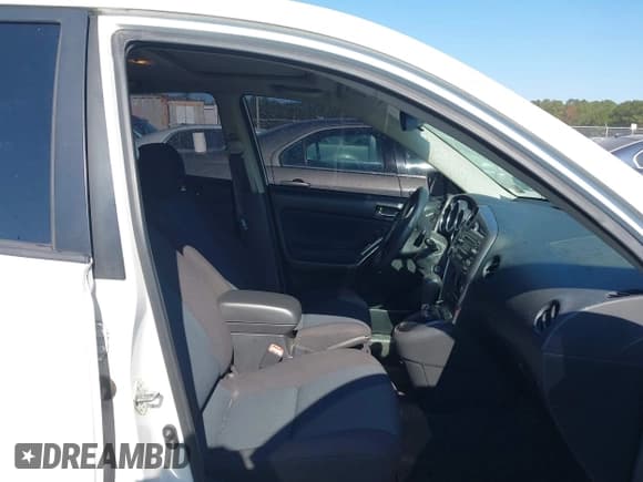 ✅ 2007 Toyota Matrix XR • VIN: 2T1KR30E47C643513 • Lot: 43713985. Listed on IAAI with 133,237 mi. Free auction sales archive from the USA and detailed vehicle history report at DreamBid. Image 5.