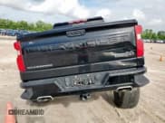 ✅ 2023 Chevrolet Silverado 1500 High Country • VIN: 2GCUDJED1P1137390 • Lot: 63263275. Wystawiony na Copart z przebiegiem 42 027 mil. Bezpłatny archiwum sprzedaży aukcyjnych z USA i szczegółowy raport historii pojazdu na DreamBid. Zdjęcie 6.