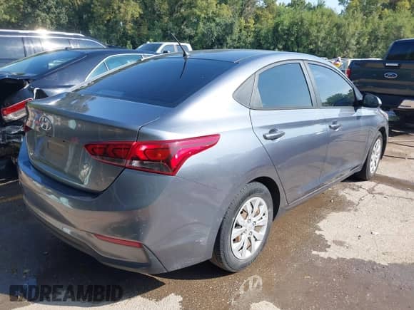 2019 Hyundai Accent SE z VIN 3KPC24A30KE042430, wystawiony jako IAAI lot #43204391 z przebiegiem 94 110 mil mil oraz . Historia ofert i sprzedaży dostępna na DreamBid. Obrazek 4.