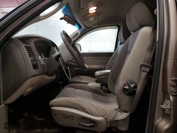 2010 Dodge Dakota SXT z VIN 1D7CW3GP2AS104212, wystawiony jako Copart lot #44062435 z przebiegiem 203 233 mil mil oraz Czysty tytuł • Clean title. Historia ofert i sprzedaży dostępna na DreamBid. Obrazek 7.