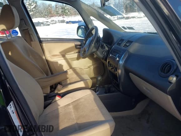 ✅ 2011 Suzuki SX4 LE • VIN: JS2YC5A24B6300895 • Lot: 43832054. Wystawiony na IAAI z przebiegiem 149 126 mil. Bezpłatny archiwum sprzedaży aukcyjnych z USA i szczegółowy raport historii pojazdu na DreamBid. Zdjęcie 5.