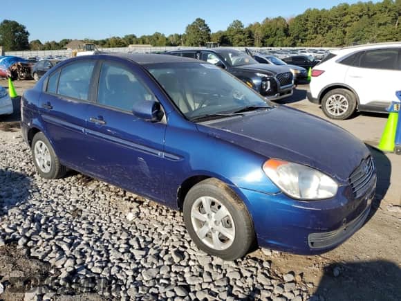 2008 Hyundai Accent GLS z VIN KMHCN46C58U175979, wystawiony jako Copart lot #76786744 z przebiegiem 124 564 mil mil oraz Czysty tytuł • Clean title. Historia ofert i sprzedaży dostępna na DreamBid. Obrazek 4.