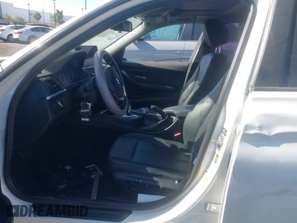 ✅ 2015 BMW 3 Series 328d • VIN: WBA3D3C53FK157607 • Lot: 42853392. Wystawiony na IAAI z przebiegiem 124 391 mil. Bezpłatny archiwum sprzedaży aukcyjnych z USA i szczegółowy raport historii pojazdu na DreamBid. Zdjęcie 5.