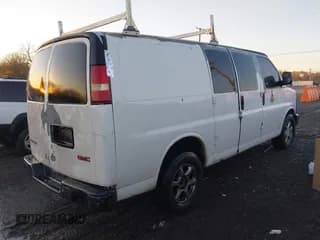 ✅ 2003 GMC Savana Cargo • VIN: 1GTEG15X731108188 • Lot: 43611307. Wystawiony na IAAI z przebiegiem 212 302 mil. Bezpłatny archiwum sprzedaży aukcyjnych z USA i szczegółowy raport historii pojazdu na DreamBid. Zdjęcie 4.