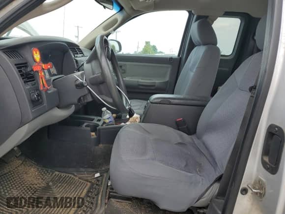 2009 Dodge Dakota Bighorn/Lonestar z VIN 1D7HE32K69S714842, wystawiony jako Copart lot #60810424 z przebiegiem 237 408 mil mil oraz Szkoda całkowita • Salvage title. Historia ofert i sprzedaży dostępna na DreamBid. Obrazek 7.