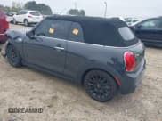 ✅ 2017 MINI Convertible Cooper S • VIN: WMWWG9C5XH3C22847 • Lot: 41940809. Wystawiony na IAAI z przebiegiem Nie podano. Bezpłatny archiwum sprzedaży aukcyjnych z USA i szczegółowy raport historii pojazdu na DreamBid. Zdjęcie 3.