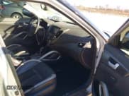 ✅ 2013 Hyundai Veloster Turbo • VIN: KMHTC6AE6DU162372 • Lot: 41481820. Wystawiony na IAAI z przebiegiem 105 650 mil. Bezpłatny archiwum sprzedaży aukcyjnych z USA i szczegółowy raport historii pojazdu na DreamBid. Zdjęcie 5.