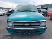 ✅ 1996 Chevrolet Blazer • VIN: 1GNDT13W3T2305670 • Lot: 43289049. Wystawiony na IAAI z przebiegiem 162 629 mil. Bezpłatny archiwum sprzedaży aukcyjnych z USA i szczegółowy raport historii pojazdu na DreamBid. Zdjęcie 13.