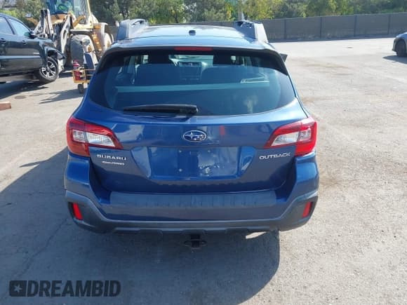 ✅ 2019 Subaru Outback • VIN: 4S4BSABC3K3389603 • Lot: 43518598. Listed on IAAI with 43,805 mi. Free auction sales archive from the USA and detailed vehicle history report at DreamBid. Image 17.