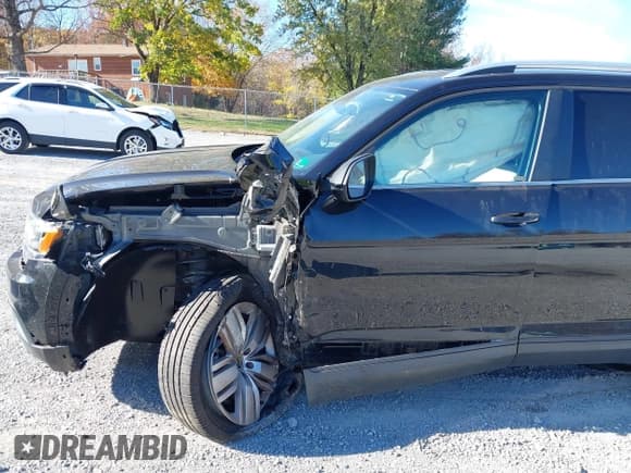 ✅ 2019 Volkswagen Atlas SE • VIN: 1V2UR2CA6KC530285 • Лот: 43565138. Опубликован ранее на IAAI с пробегом 88 730 миль. Бесплатный доступ к архиву аукционных продаж из США и подробный отчёт об истории автомобиля на DreamBid. Изображение 17.