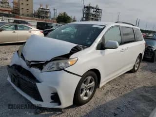 ✅ 2018 Toyota Sienna LE • VIN: 5TDKZ3DC9JS926772 • Lot: 56658925. Listed on Copart with 332,856 mi. Free auction sales archive from the USA and detailed vehicle history report at DreamBid. Image 1.