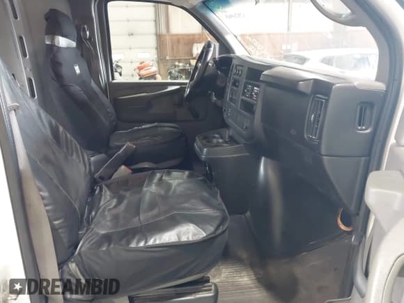 ✅ 2008 Chevrolet Express Cargo • VIN: 1GCGG25CX81155234 • Лот: 42926965. Опубликован ранее на IAAI с пробегом 124 751 миль. Бесплатный доступ к архиву аукционных продаж из США и подробный отчёт об истории автомобиля на DreamBid. Изображение 5.
