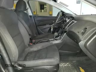 ✅ 2015 Chevrolet Cruze LT • VIN: 1G1PC5SB3F7238225 • Lot: 63954332. Wystawiony na Copart z przebiegiem 123 777 mil. Bezpłatny archiwum sprzedaży aukcyjnych z USA i szczegółowy raport historii pojazdu na DreamBid. Zdjęcie 5.