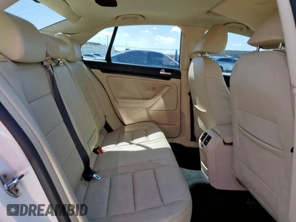 ✅ 2010 Volkswagen Jetta Limited Edition • VIN: 3VWRX7AJ0AM066370 • Lot: 54151345. Listed on Copart with 146,861 mi. Free auction sales archive from the USA and detailed vehicle history report at DreamBid. Image 10.