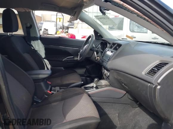 ✅ 2019 Mitsubishi Outlander ES • VIN: JA4AP3AU2KU030612 • Lot: 43305965. Wystawiony na IAAI z przebiegiem 100 001 mil. Bezpłatny archiwum sprzedaży aukcyjnych z USA i szczegółowy raport historii pojazdu na DreamBid. Zdjęcie 5.