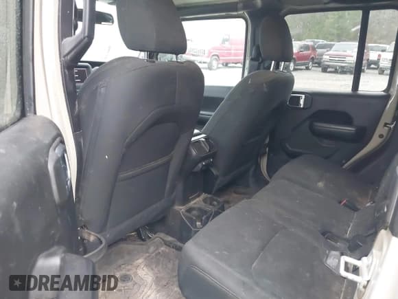 ✅ 2020 Jeep Gladiator Sport S • VIN: 1C6HJTAG2LL184767 • Лот: 41549812. Опубликован ранее на IAAI с пробегом 79 728 миль. Бесплатный доступ к архиву аукционных продаж из США и подробный отчёт об истории автомобиля на DreamBid. Изображение 8.