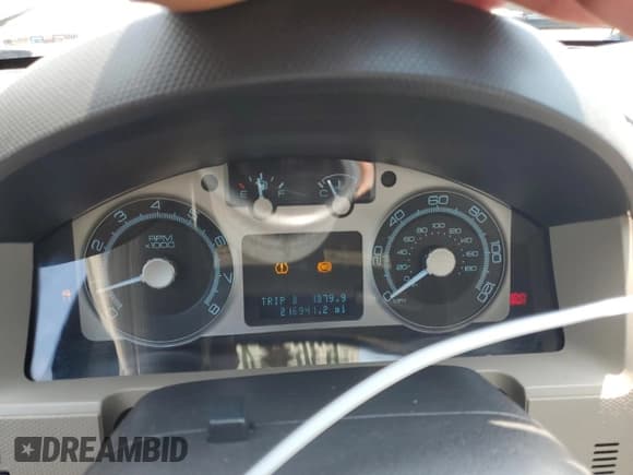 ✅ 2009 Mercury Mariner Premier • VIN: 4M2CU87G19KJ14006 • Lot: 63615445. Wystawiony na Copart z przebiegiem 216 941 mil. Bezpłatny archiwum sprzedaży aukcyjnych z USA i szczegółowy raport historii pojazdu na DreamBid. Zdjęcie 9.