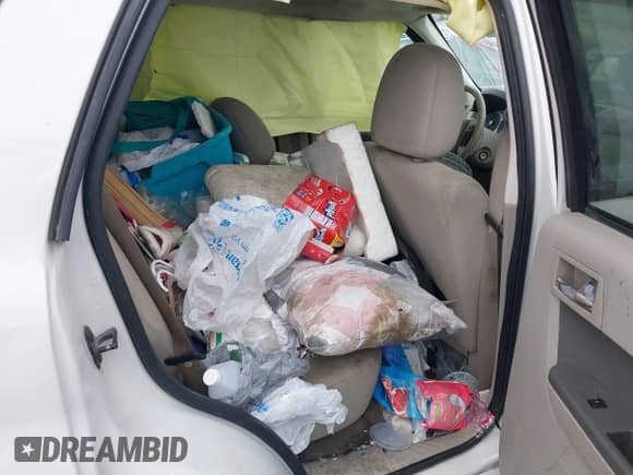 2010 Mercury Mariner z VIN 4M2CN8B70AKJ11932, wystawiony jako IAAI lot #40980162 z przebiegiem Nie podano mil oraz . Historia ofert i sprzedaży dostępna na DreamBid. Obrazek 8.