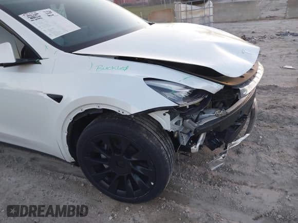 ✅ 2022 Tesla Model Y Long Range • VIN: 7SAYGDEE6NF313110 • Lot: 41703939. Wystawiony na IAAI z przebiegiem 12 468 mil. Bezpłatny archiwum sprzedaży aukcyjnych z USA i szczegółowy raport historii pojazdu na DreamBid. Zdjęcie 17.