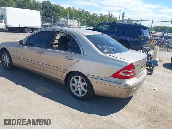 ✅ 2002 Mercedes-Benz C 230/260/280/320 • VIN: WDBRF64J42F195787 • Lot: 43112405. Wystawiony na IAAI z przebiegiem 166 266 mil. Bezpłatny archiwum sprzedaży aukcyjnych z USA i szczegółowy raport historii pojazdu na DreamBid. Zdjęcie 3.