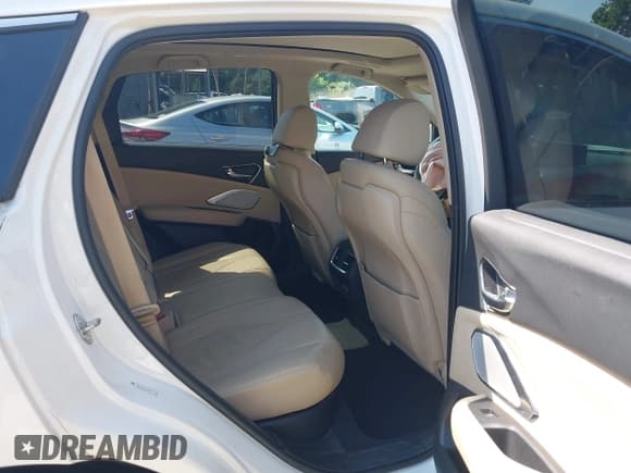 ✅ 2019 Acura RDX Technology • VIN: 5J8TC2H52KL009690 • Lot: 43265739. Wystawiony na IAAI z przebiegiem 97 565 mil. Bezpłatny archiwum sprzedaży aukcyjnych z USA i szczegółowy raport historii pojazdu na DreamBid. Zdjęcie 8.