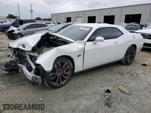 ✅ 2014 Dodge Challenger SRT-8 • VIN: 2C3CDYCJ1EH258264 • Lot: 75100064. Wystawiony na Copart z przebiegiem 105 432 mil. Bezpłatny archiwum sprzedaży aukcyjnych z USA i szczegółowy raport historii pojazdu na DreamBid. Zdjęcie 1.
