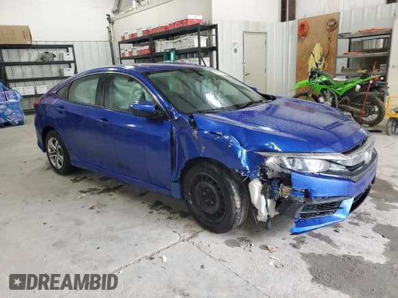 ✅ 2018 Honda Civic LX • VIN: 19XFC2F54JE025038 • Лот: 90214305. Опубликован ранее на Copart с пробегом 98 335 миль. Бесплатный доступ к архиву аукционных продаж из США и подробный отчёт об истории автомобиля на DreamBid. Изображение 4.