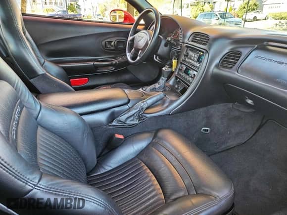 1997 Chevrolet Corvette z VIN 1G1YY22G1V5106087, wystawiony jako Copart lot #91731135 z przebiegiem 9 087 mil mil oraz Czysty tytuł • Clean title. Historia ofert i sprzedaży dostępna na DreamBid. Obrazek 5.