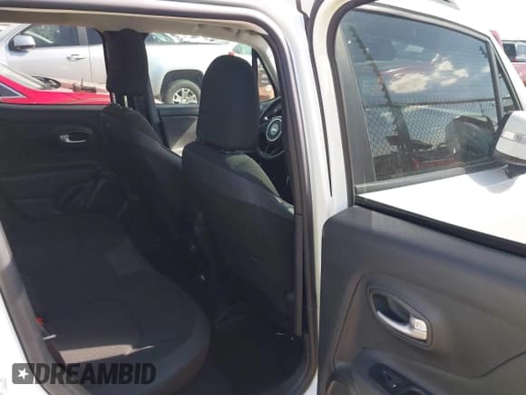 ✅ 2020 Jeep Renegade Altitude • VIN: ZACNJABB5LPL65518 • Lot: 43484343. Listed on IAAI with 48,042 mi. Free auction sales archive from the USA and detailed vehicle history report at DreamBid. Image 8.