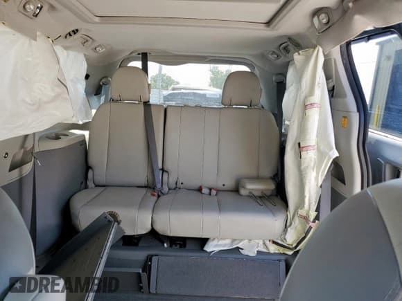 ✅ 2011 Toyota Sienna XLE AAS • VIN: 5TDYK3DC4BS036079 • Лот: 72077325. Опубликован ранее на Copart с пробегом 107 137 миль. Бесплатный доступ к архиву аукционных продаж из США и подробный отчёт об истории автомобиля на DreamBid. Изображение 10.