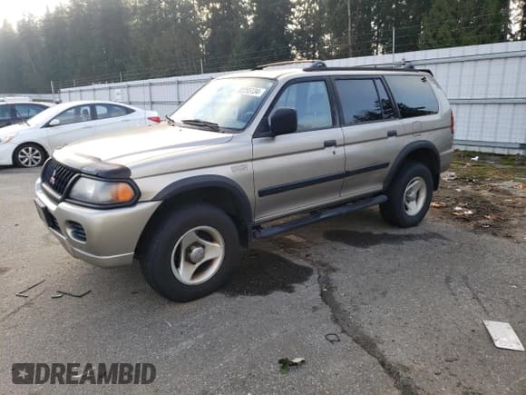 ✅ 2000 Mitsubishi Montero Sport LS • VIN: JA4MT31H3YP813036 • Lot: 82255134. Wystawiony na Copart z przebiegiem 178 598 mil. Bezpłatny archiwum sprzedaży aukcyjnych z USA i szczegółowy raport historii pojazdu na DreamBid. Zdjęcie 1.