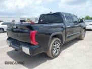 ✅ 2023 Toyota Tundra 1794 Edition • VIN: 5TFMA5DB8PX107743 • Lot: 42515710. Wystawiony na IAAI z przebiegiem 8 269 mil. Bezpłatny archiwum sprzedaży aukcyjnych z USA i szczegółowy raport historii pojazdu na DreamBid. Zdjęcie 4.