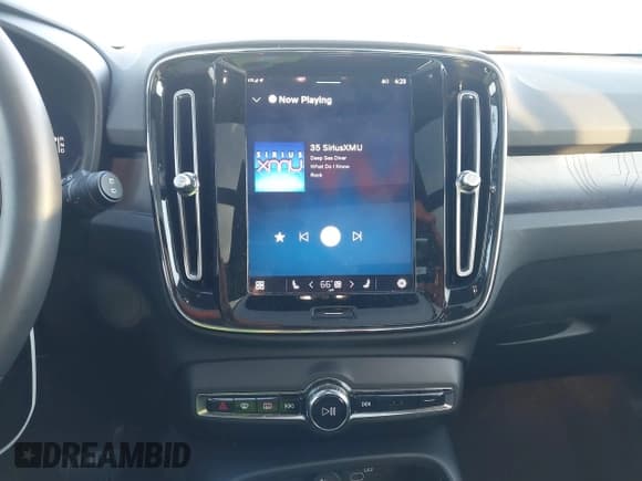 ✅ 2023 Volvo XC40 Plus • VIN: YV4ED3UL9P2108340 • Лот: 43608859. Опубликован ранее на IAAI с пробегом 10 813 миль. Бесплатный доступ к архиву аукционных продаж из США и подробный отчёт об истории автомобиля на DreamBid. Изображение 18.