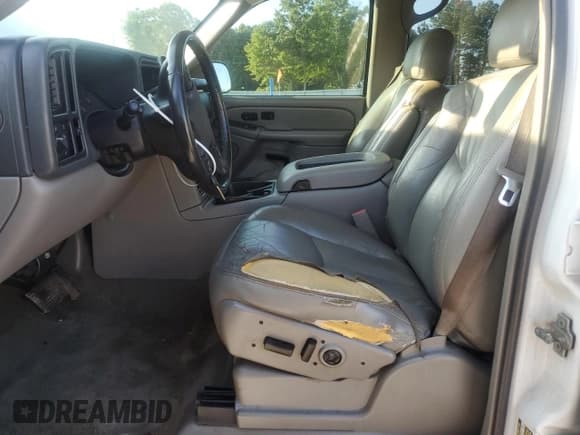 ✅ 2005 Chevrolet Suburban LT • VIN: 1GNEC16ZX5J126268 • Лот: 59576855. Опубликован ранее на Copart с пробегом 352 795 миль. Бесплатный доступ к архиву аукционных продаж из США и подробный отчёт об истории автомобиля на DreamBid. Изображение 7.