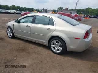 2012 Chevrolet Malibu 1LS z VIN 1G1ZB5E04CF206553, wystawiony jako IAAI lot #42997099 z przebiegiem 66 712 mil mil oraz . Historia ofert i sprzedaży dostępna na DreamBid. Obrazek 3.