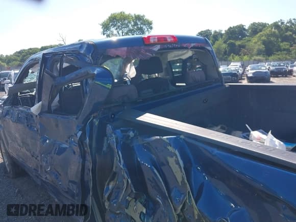 ✅ 2019 Chevrolet Silverado 1500 LT • VIN: 2GCVKPECXK1175049 • Lot: 42763309. Wystawiony na IAAI z przebiegiem 138 069 mil. Bezpłatny archiwum sprzedaży aukcyjnych z USA i szczegółowy raport historii pojazdu na DreamBid. Zdjęcie 19.