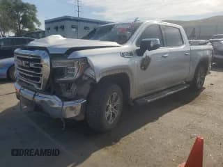 ✅ 2020 GMC Sierra 1500 SLT • VIN: 3GTU9DED6LG215487 • Лот: 67585335. Опубликован ранее на Copart с пробегом 106 735 миль. Бесплатный доступ к архиву аукционных продаж из США и подробный отчёт об истории автомобиля на DreamBid. Изображение 1.
