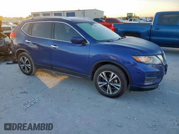 ✅ 2020 Nissan Rogue S • VIN: JN8AT2MTXLW031693 • Lot: 92104805. Wystawiony na Copart z przebiegiem 46 477 mil. Bezpłatny archiwum sprzedaży aukcyjnych z USA i szczegółowy raport historii pojazdu na DreamBid. Zdjęcie 4.