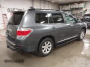 ✅ 2013 Toyota Highlander Plus • VIN: 5TDBK3EH6DS256360 • Лот: 43367765. Опубликован ранее на IAAI с пробегом 121 955 миль. Бесплатный доступ к архиву аукционных продаж из США и подробный отчёт об истории автомобиля на DreamBid. Изображение 4.