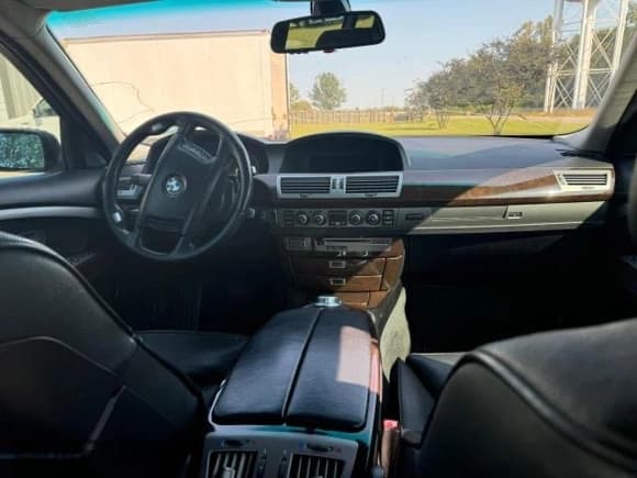 ✅ 2007 BMW 7 Series 750Li • VIN: WBAHN83527DT70702 • Lot: 78198044. Wystawiony na Copart z przebiegiem 224 774 mil. Bezpłatny archiwum sprzedaży aukcyjnych z USA i szczegółowy raport historii pojazdu na DreamBid. Zdjęcie 9.