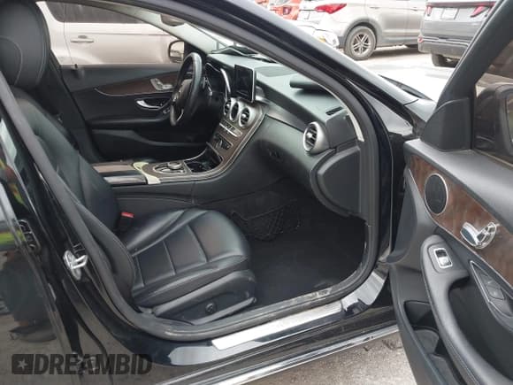 ✅ 2017 Mercedes-Benz C 300 • VIN: 55SWF4JB8HU214486 • Lot: 42514117. Listed on IAAI with 136,448 mi. Free auction sales archive from the USA and detailed vehicle history report at DreamBid. Image 5.