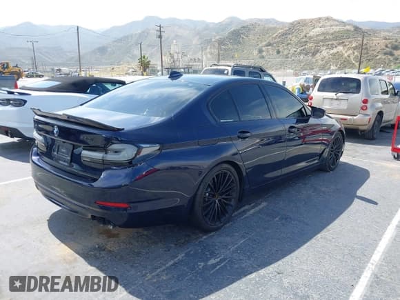 ✅ 2018 BMW 5 Series 540i • VIN: WBAJE5C55JG918407 • Lot: 42326980. Wystawiony na IAAI z przebiegiem 89 318 mil. Bezpłatny archiwum sprzedaży aukcyjnych z USA i szczegółowy raport historii pojazdu na DreamBid. Zdjęcie 4.